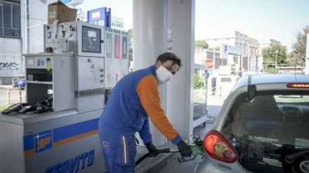 Aumento prezzo carburanti, benzinai in sciopero il 25 e 26 gennaio